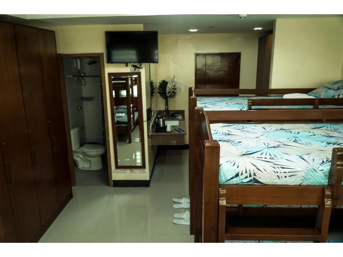 M28 Hotel And Apartments Кесон-Сити Экстерьер фото