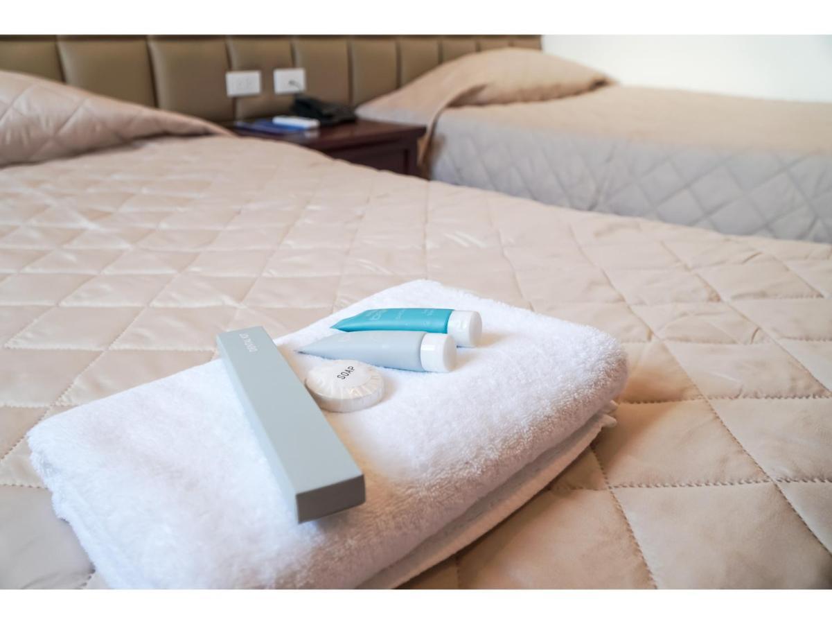 M28 Hotel And Apartments Кесон-Сити Экстерьер фото
