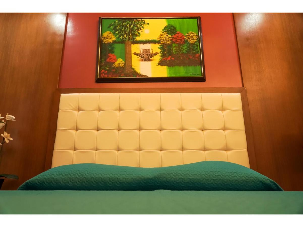 M28 Hotel And Apartments Кесон-Сити Экстерьер фото