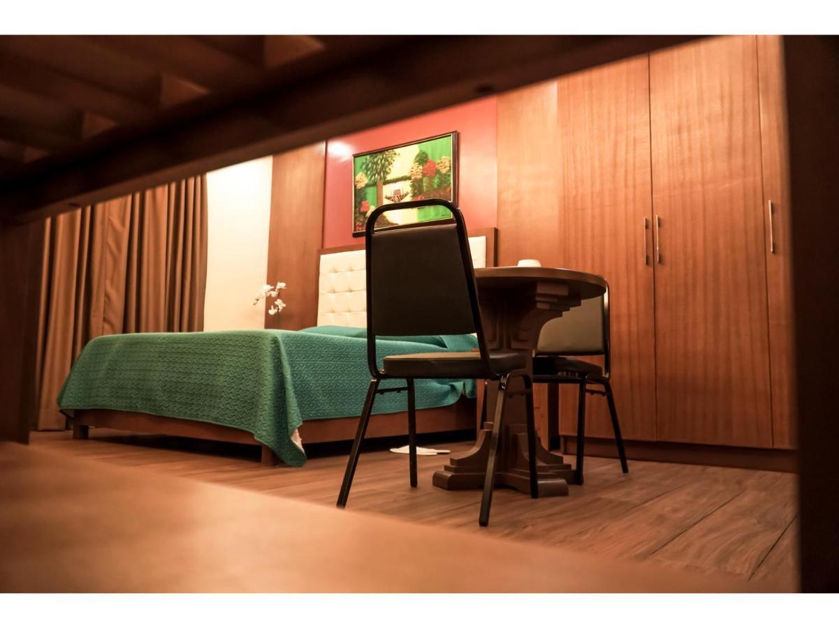 M28 Hotel And Apartments Кесон-Сити Экстерьер фото