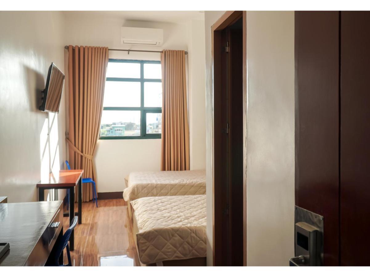 M28 Hotel And Apartments Кесон-Сити Экстерьер фото