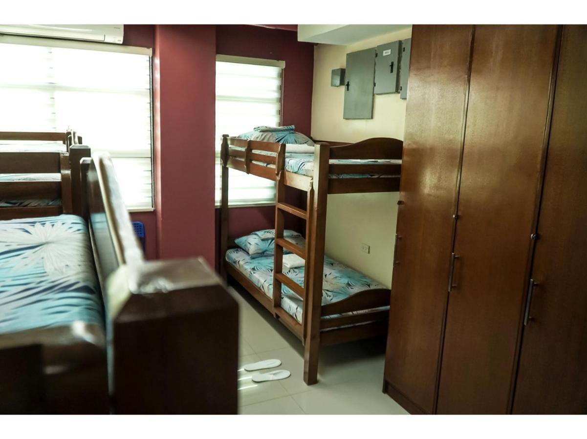 M28 Hotel And Apartments Кесон-Сити Экстерьер фото